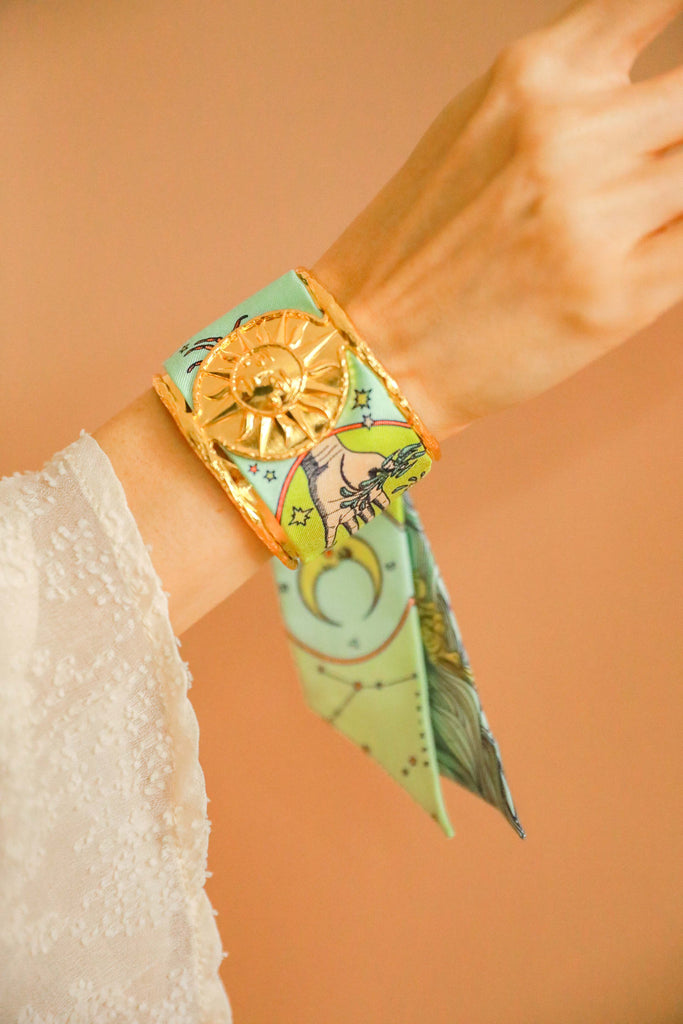 Bracelet with cancer ribbon